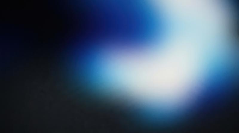 White blue and black blurred gradient on a dark grainy backdrop with soft glow, modern luminous atmosphere, ultra-realistic, no logos.